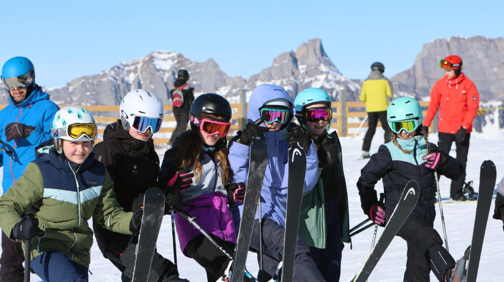 Kinder und Leiter im Ski- und Snowboardlager 2026 in Torgon.